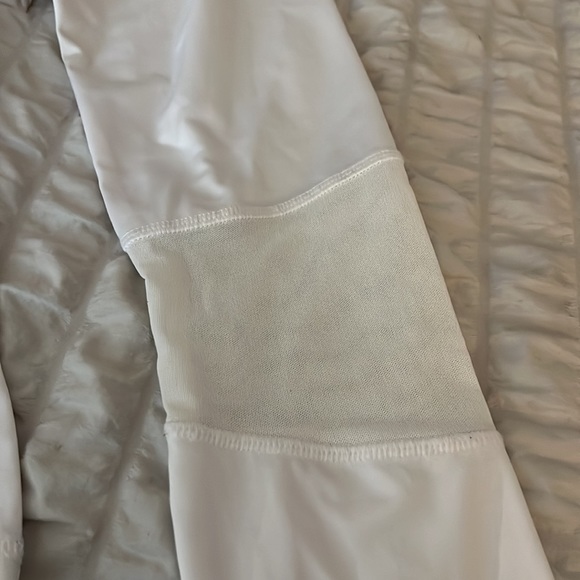 Women’s Nike Dri Fit Compression with mesh on sleeves - Picture 3 of 6